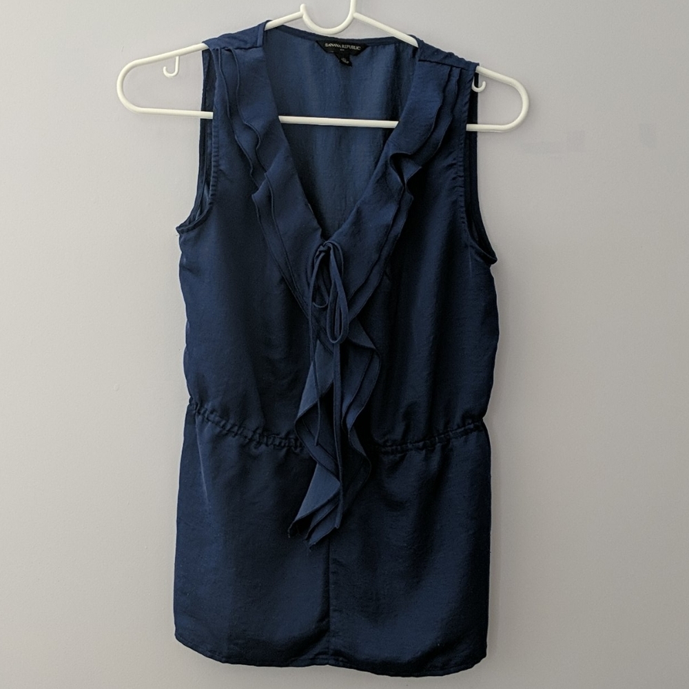 Sleeveless ruffles blouse